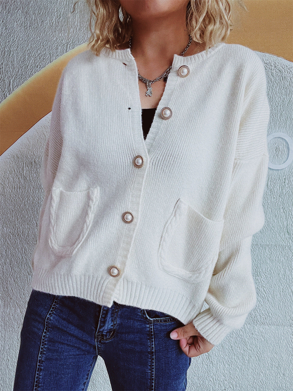 Well Tailored Cardigan with a Graceful Silhouette