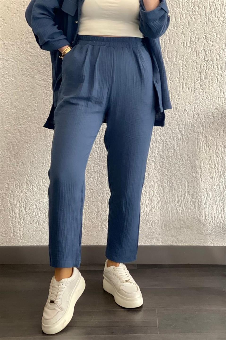 Sophisticated Trousers with a Clean Classic Look
