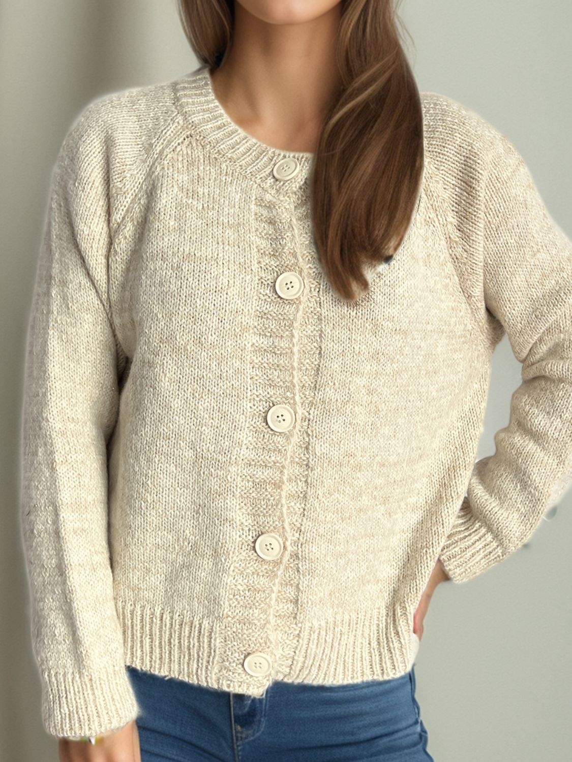 Effortlessly Elegant Cardigan with a Timeless Design