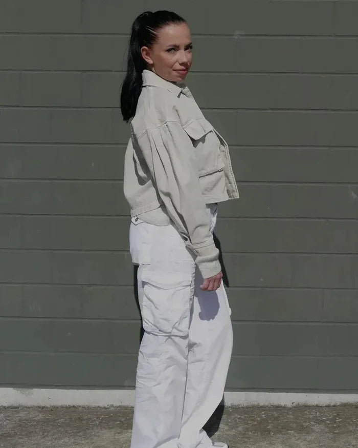 Elegantly Styled Trousers for Everyday Wear