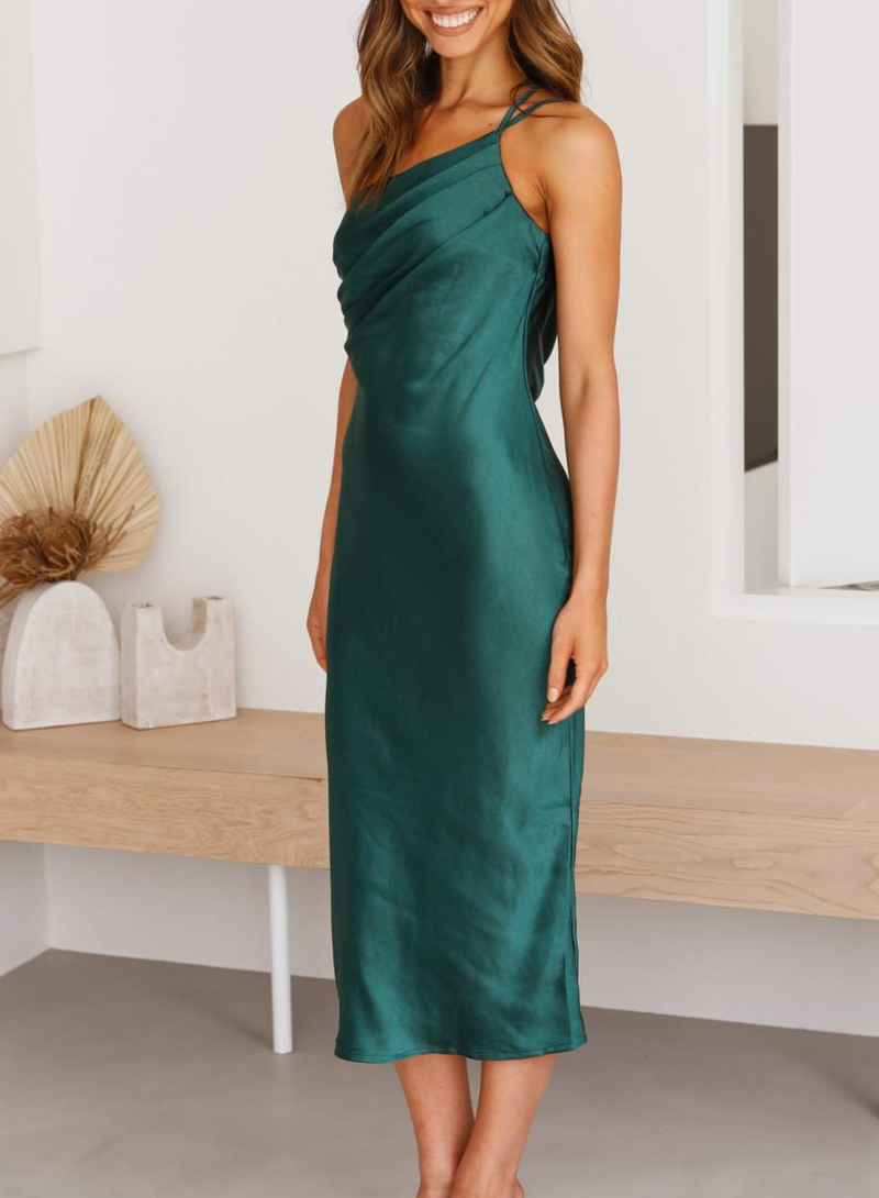 Gracefully Styled Dress for Any Occasion