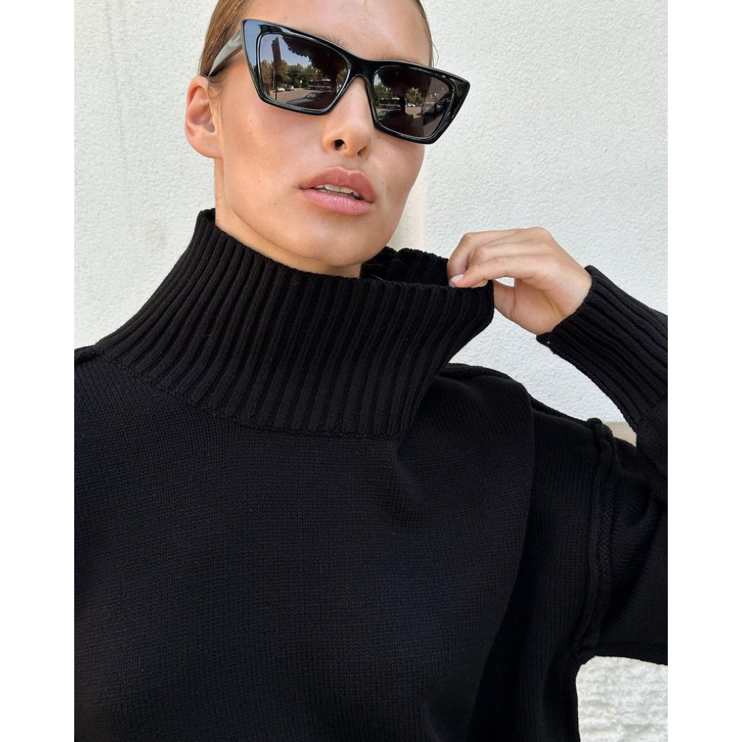 Classic Vintage Sweater with a Flattering Fit