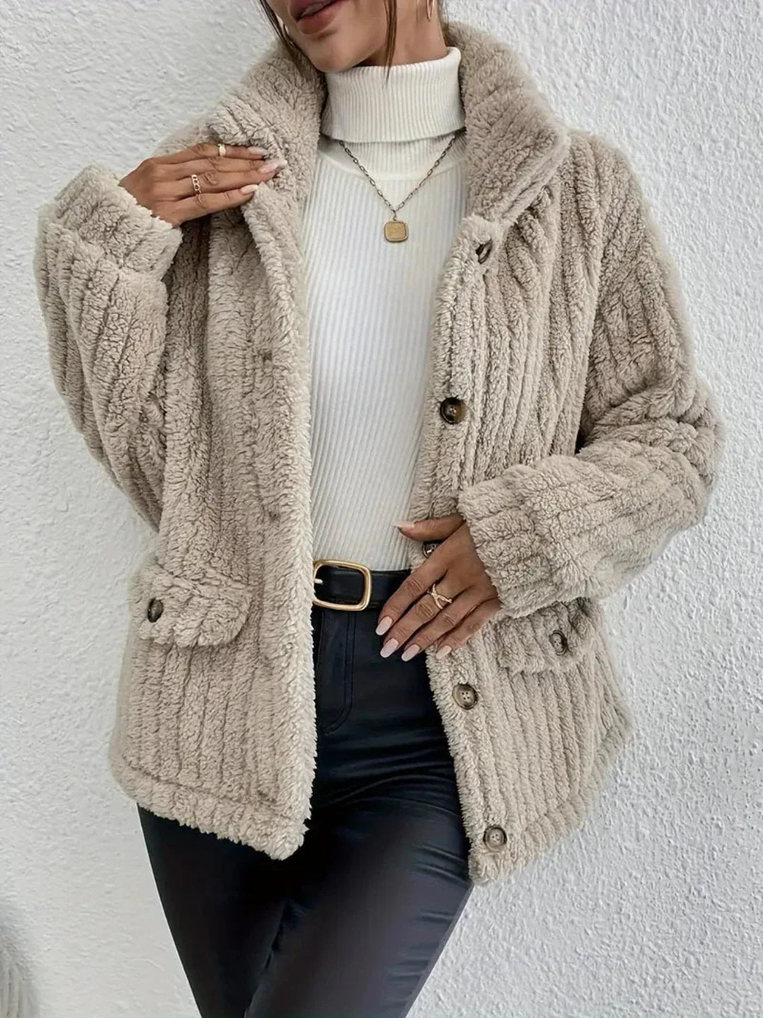 Well Tailored Cardigan with a Graceful Silhouette