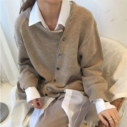 Effortlessly Elegant Sweater with a Timeless Design