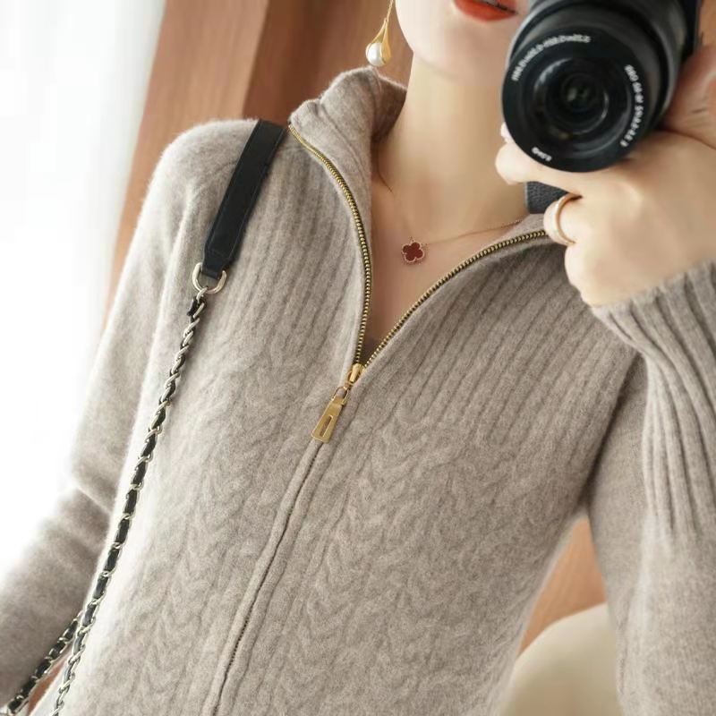 Well Tailored Cardigan with a Graceful Silhouette
