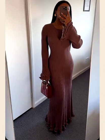 Beautifully Finished Dress in a Timeless Design