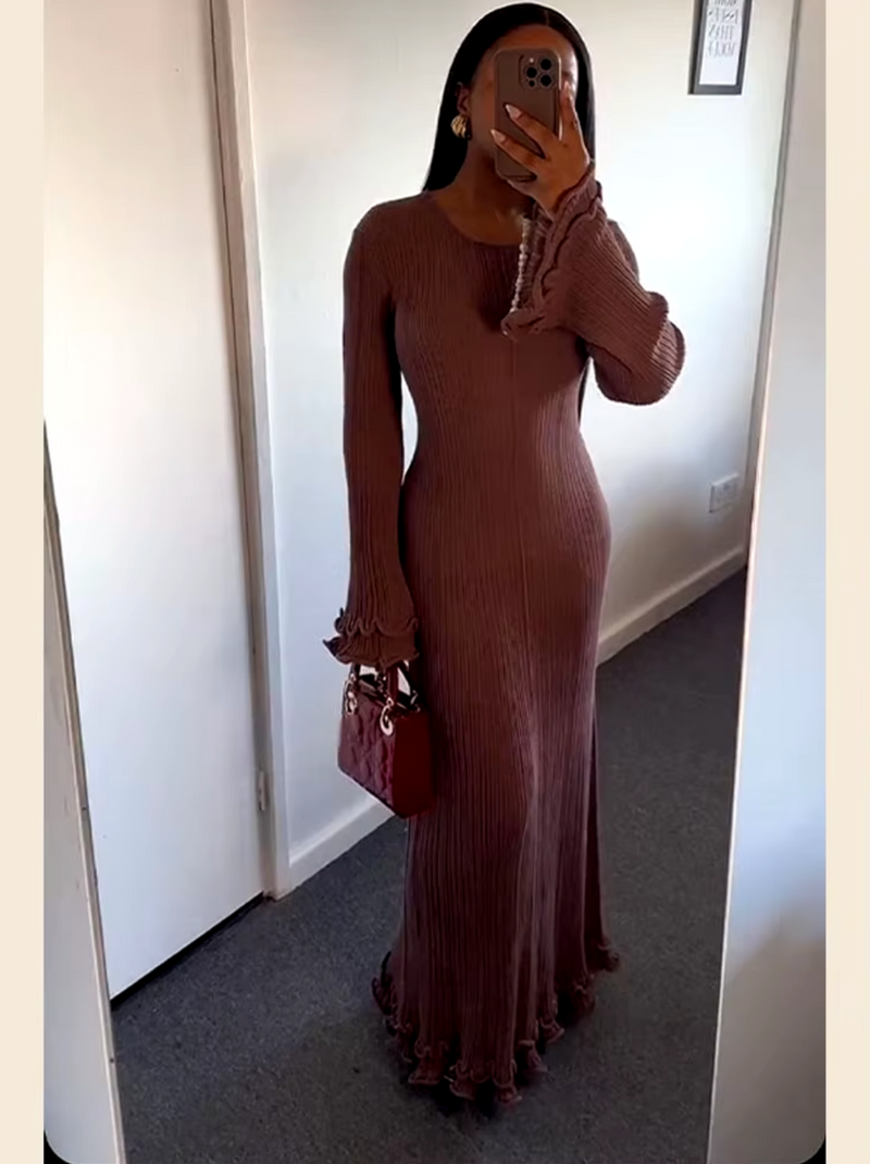 Beautifully Finished Dress in a Timeless Design
