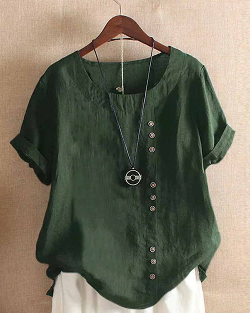 Classic Vintage Blouse with a Flattering Fit
