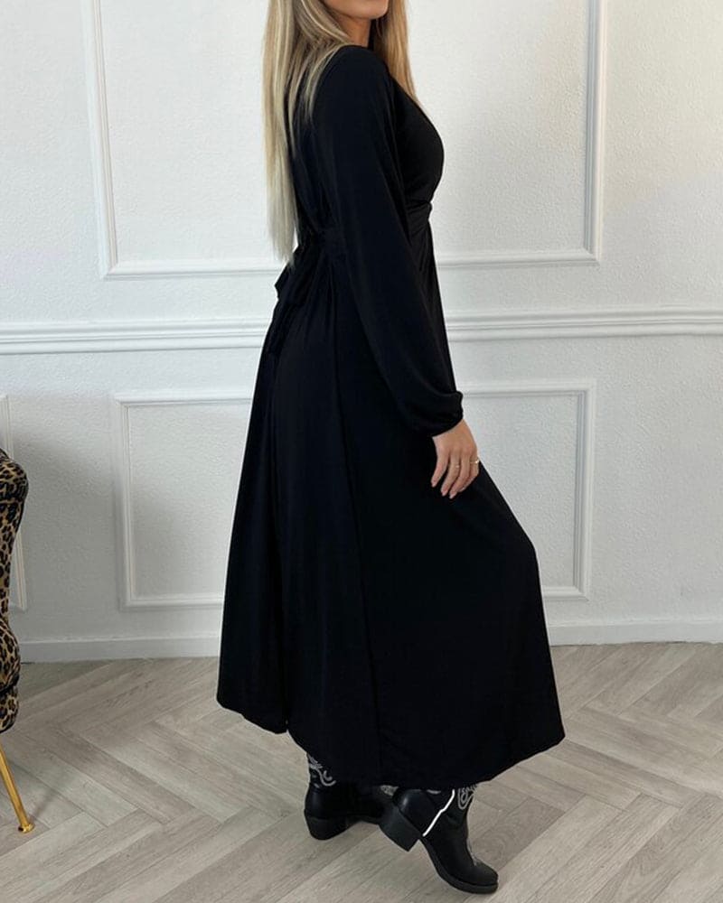 Sophisticated Dress with a Clean Classic Look