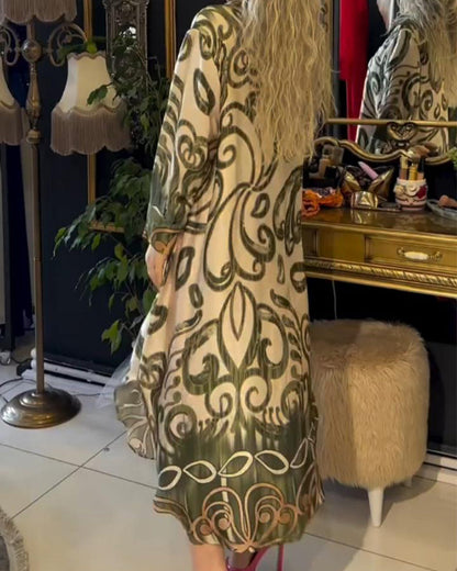 Classic Vintage Dress with a Flattering Fit