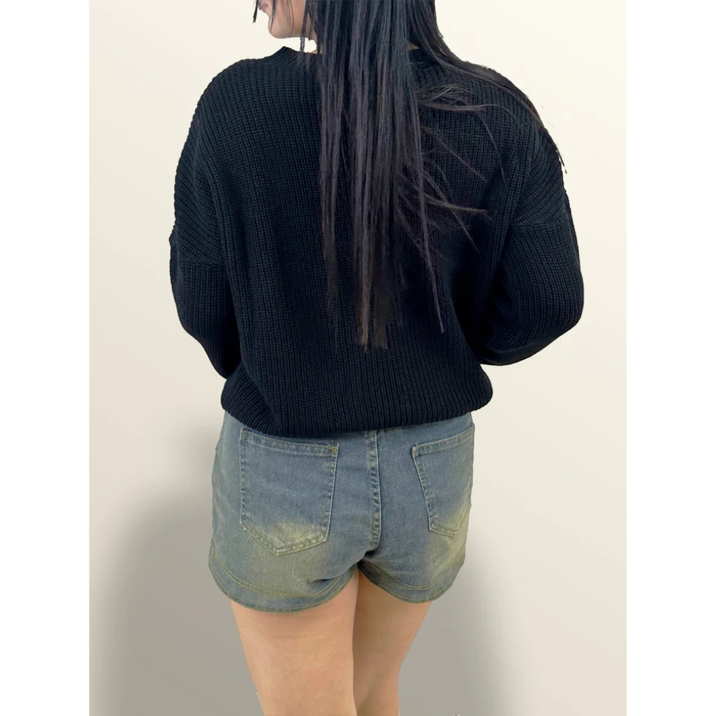 Effortlessly Elegant Sweater with a Timeless Design