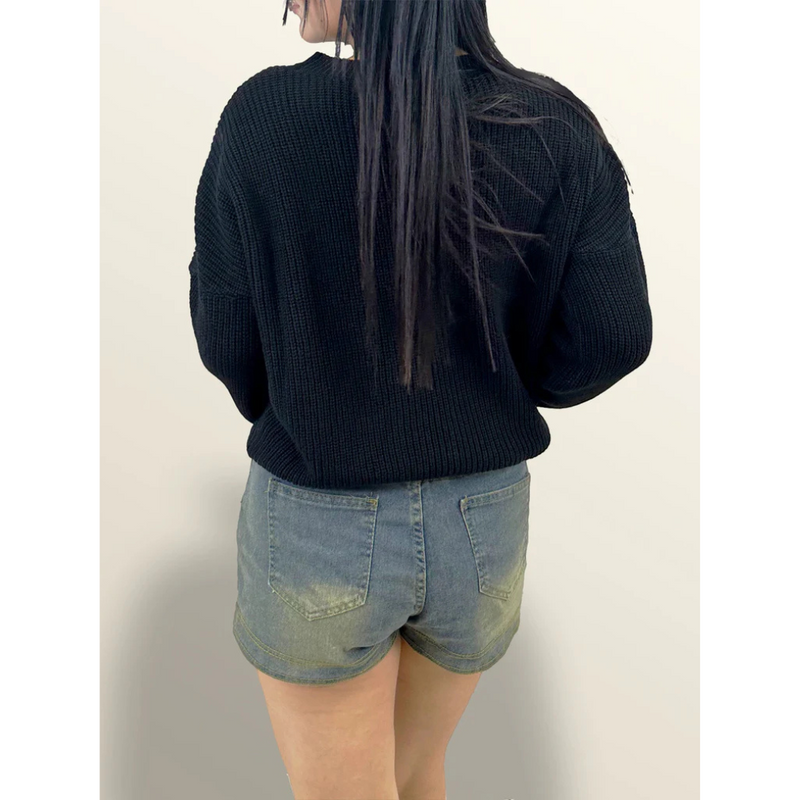 Effortlessly Elegant Sweater with a Timeless Design