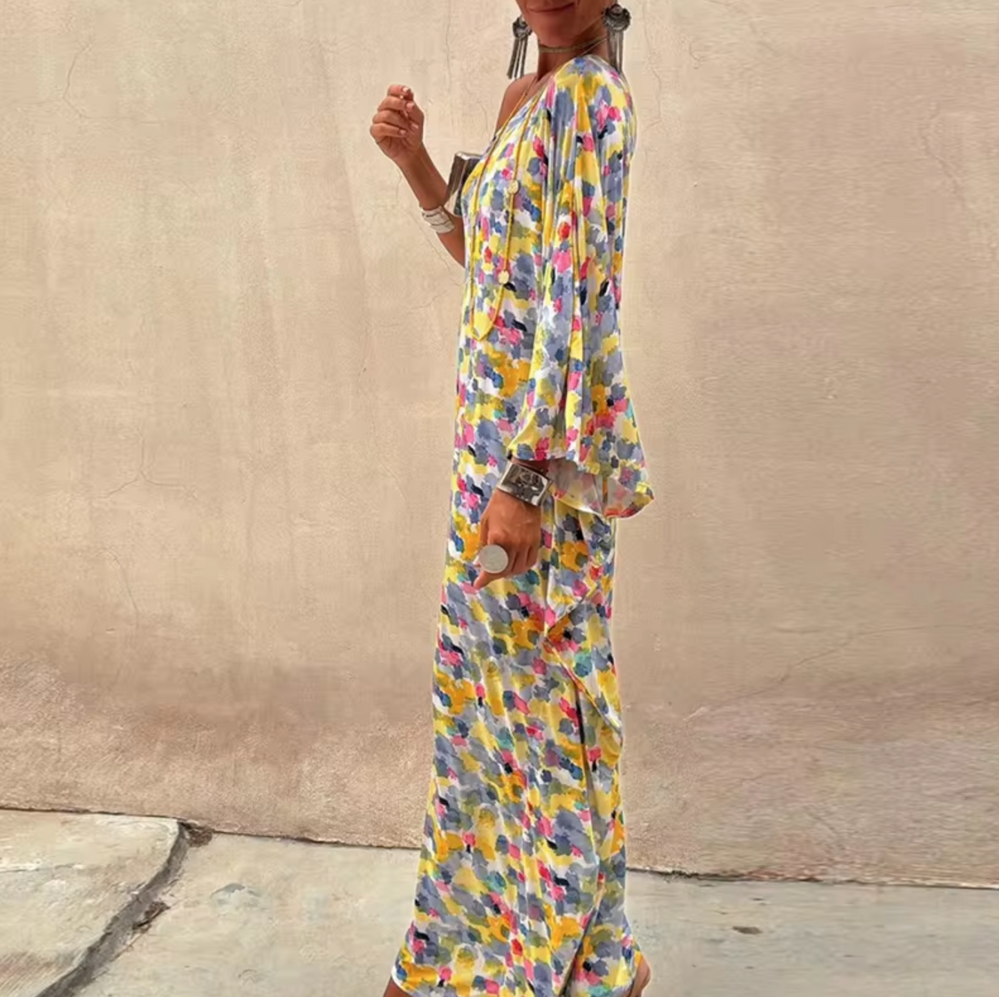 Effortlessly Elegant Dress with a Timeless Design