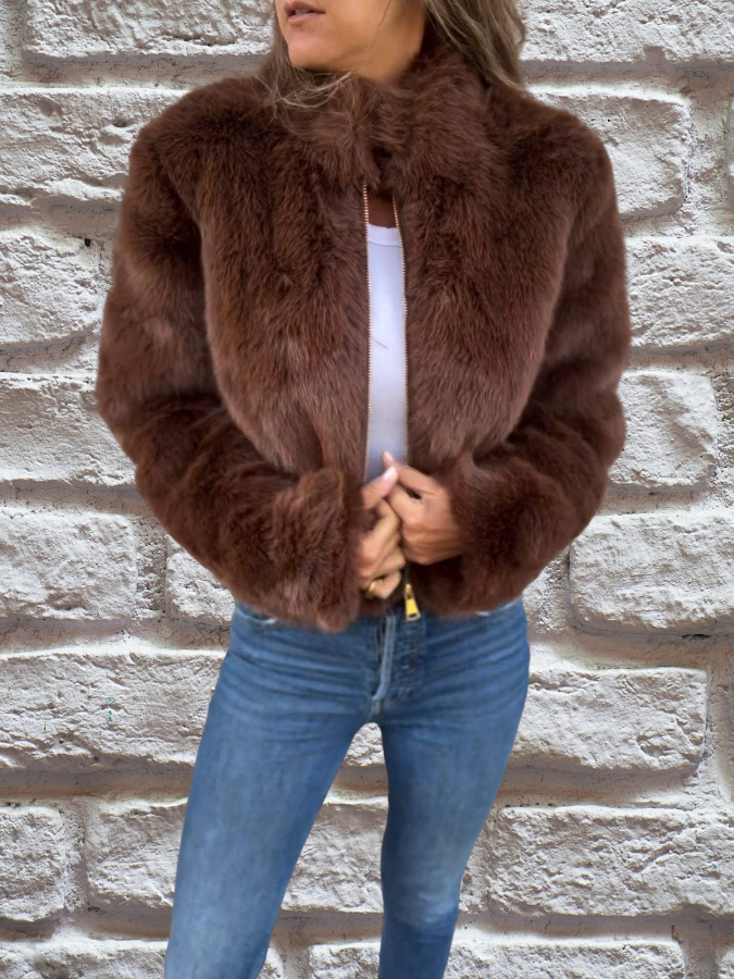 Effortlessly Elegant Jacket with a Timeless Design