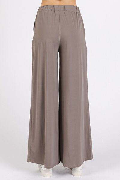 Well Tailored Trousers with a Graceful Silhouette