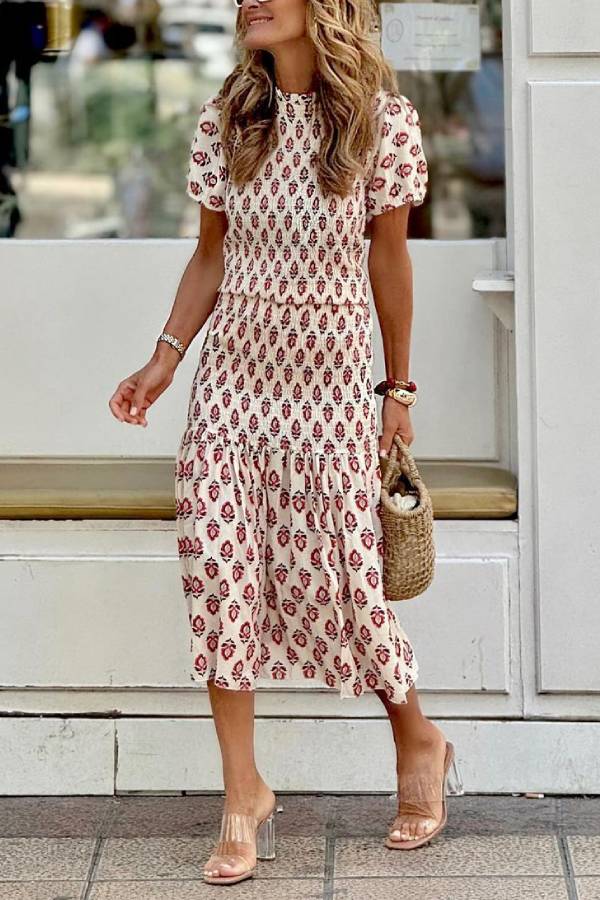 Beautifully Finished Dress in a Timeless Design