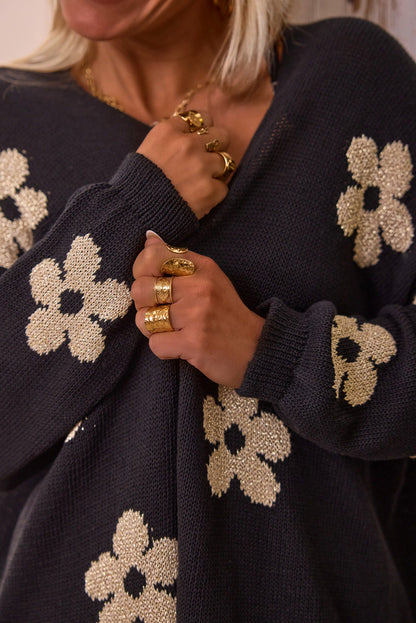 Effortlessly Elegant Cardigan with a Timeless Design