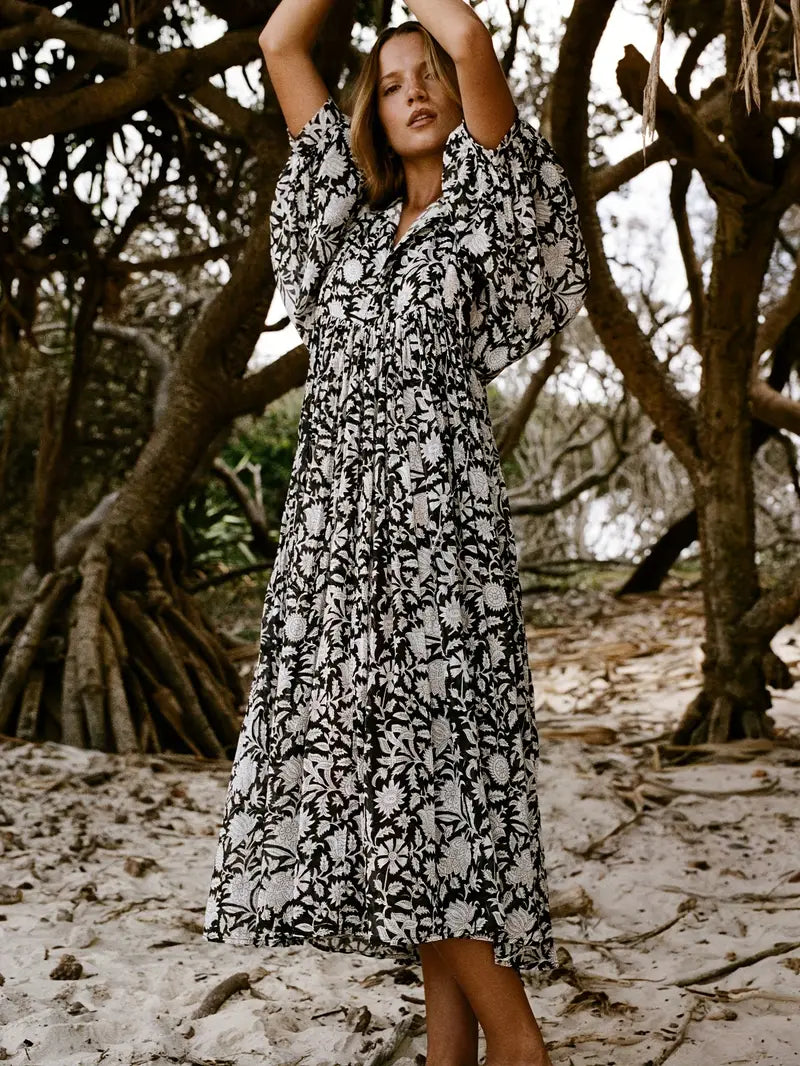 Well Tailored Dress with a Graceful Silhouette