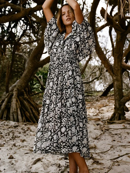 Well Tailored Dress with a Graceful Silhouette