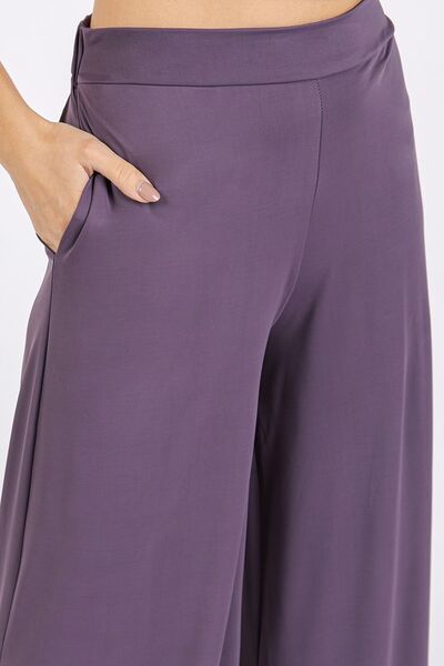 Well Tailored Trousers with a Graceful Silhouette