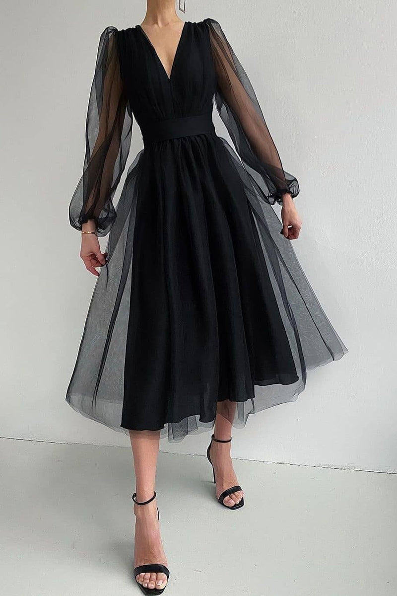 Beautifully Finished Dress in a Timeless Design