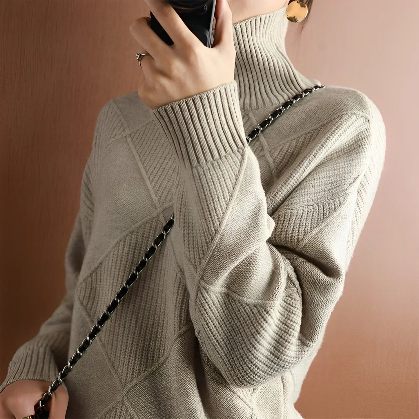 Effortlessly Elegant Sweater with a Timeless Design