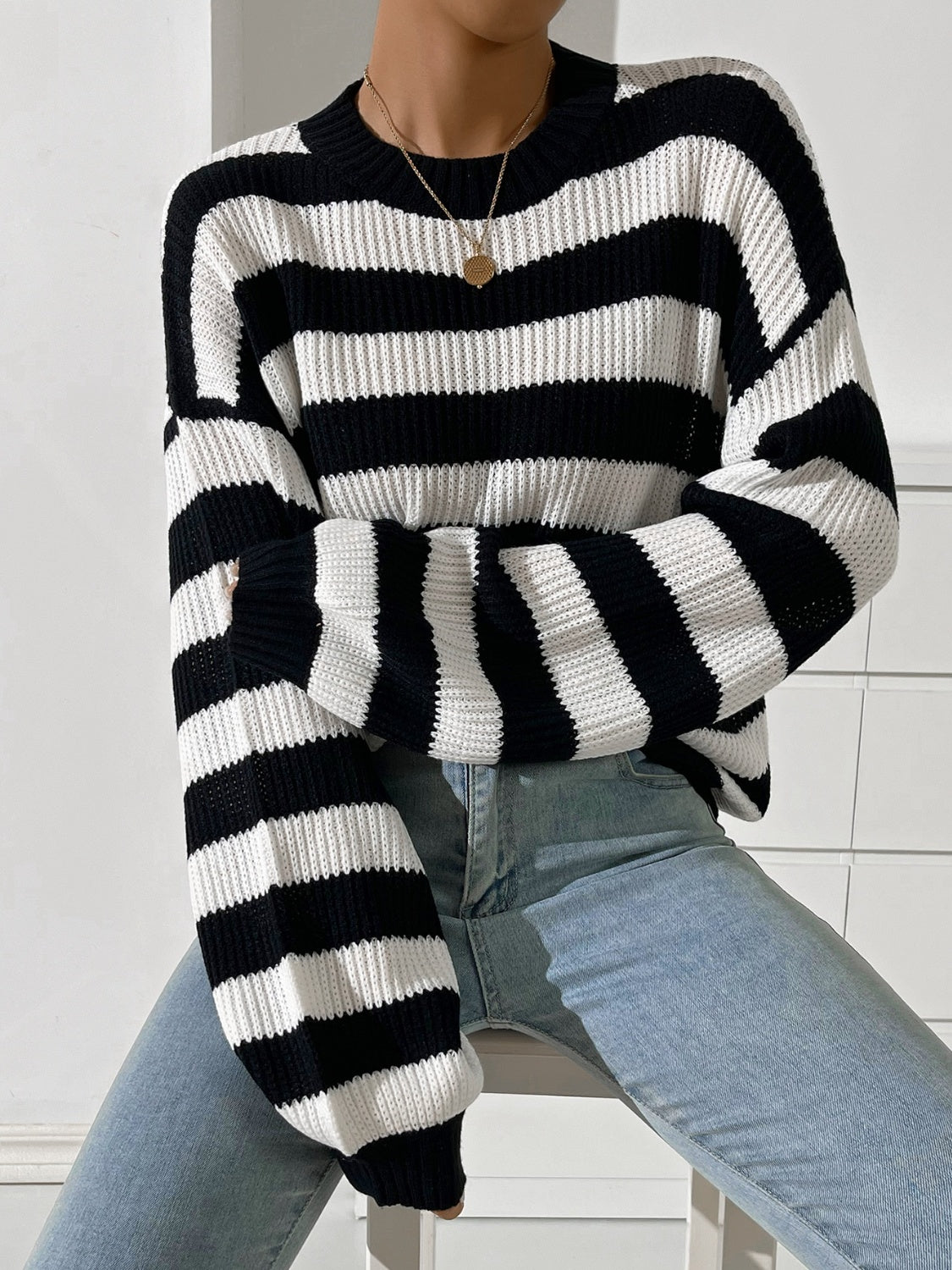 Well Tailored Sweater with a Graceful Silhouette