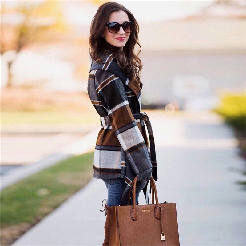 Well Tailored Coat with a Graceful Silhouette