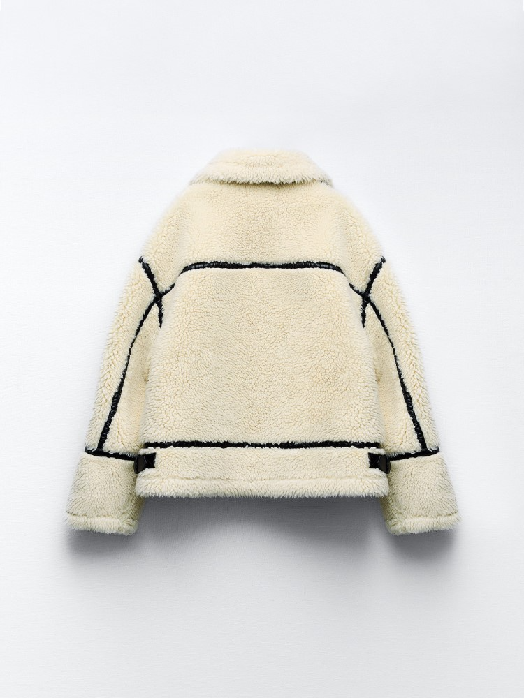 Gracefully Styled Coat for Any Occasion