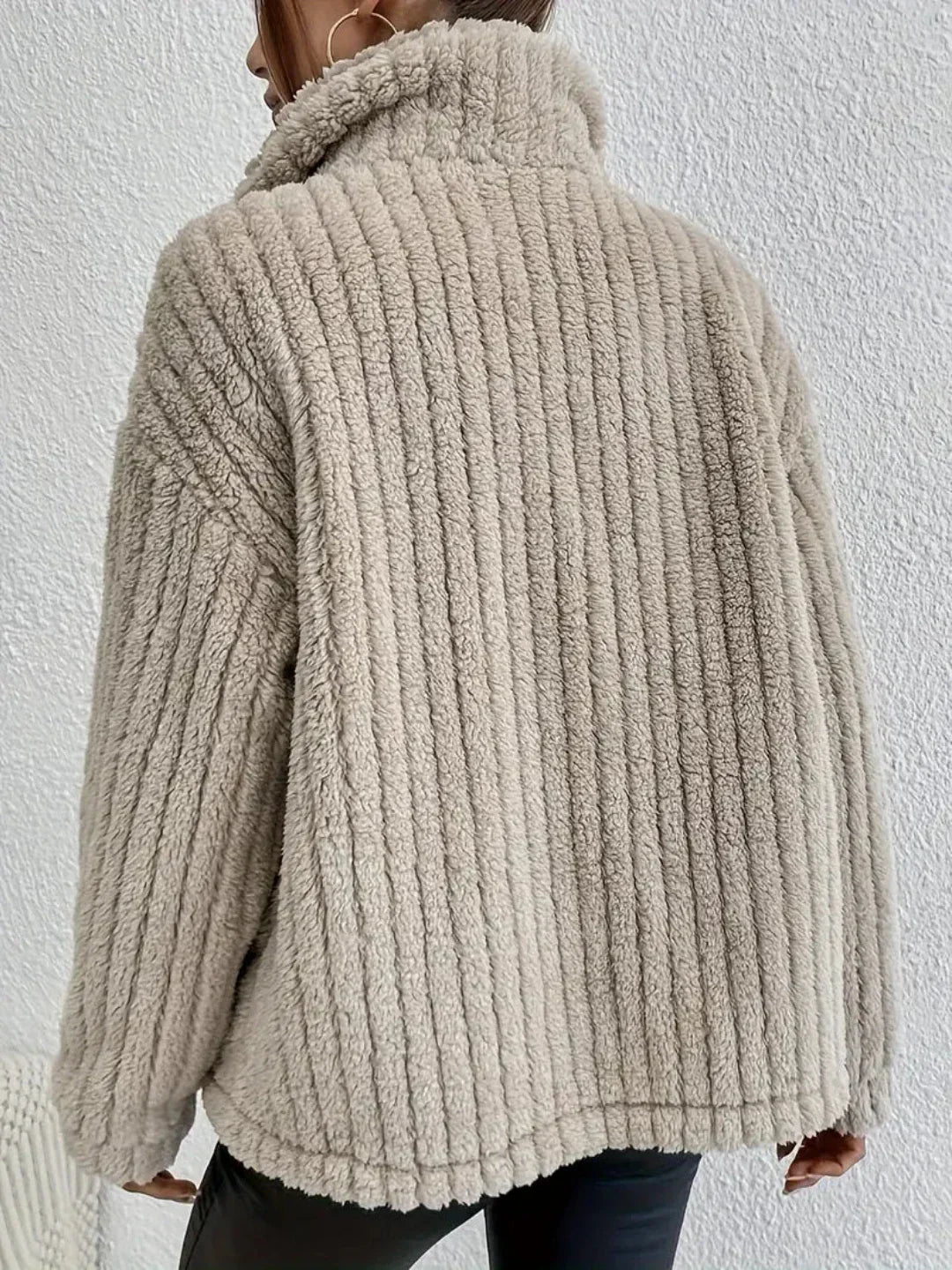 Well Tailored Cardigan with a Graceful Silhouette