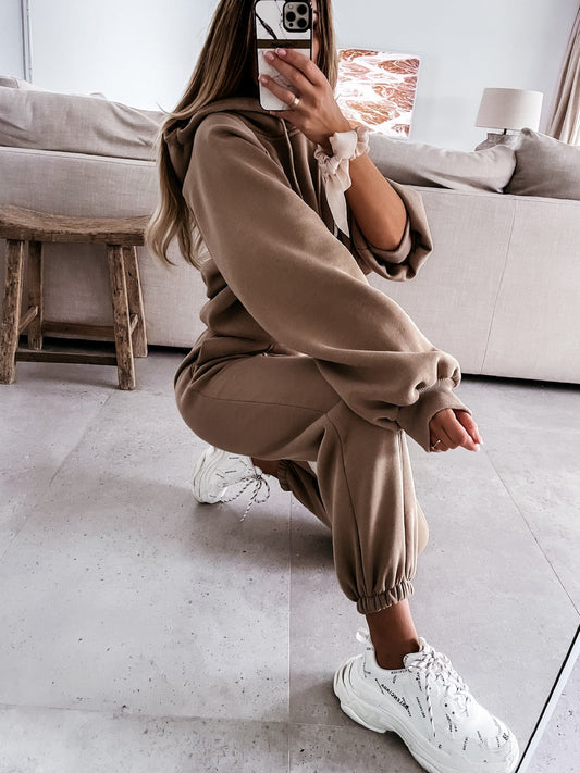 Sophisticated Trousers with a Clean Classic Look