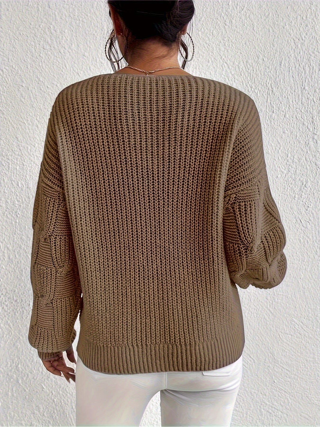 Well Tailored Sweater with a Graceful Silhouette