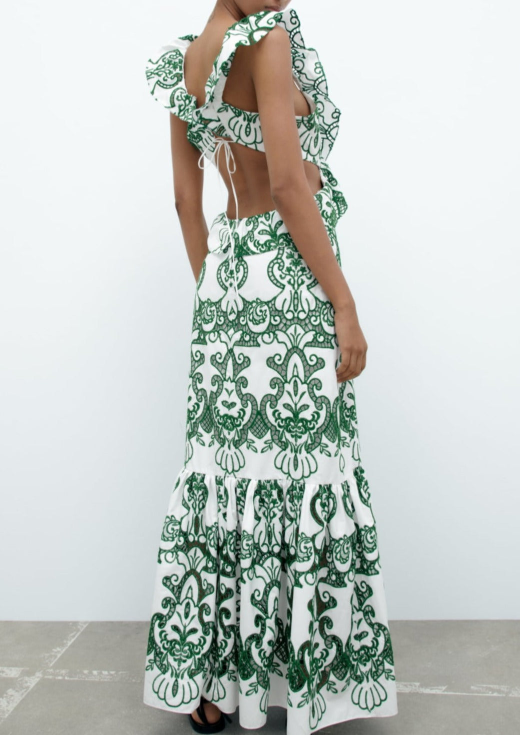 Beautifully Crafted Dress in a Classic Style