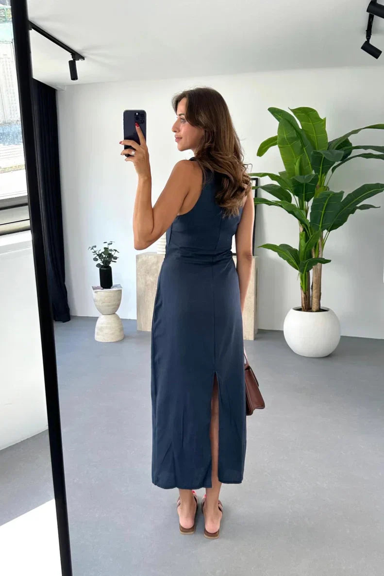 Beautifully Finished Dress in a Timeless Design