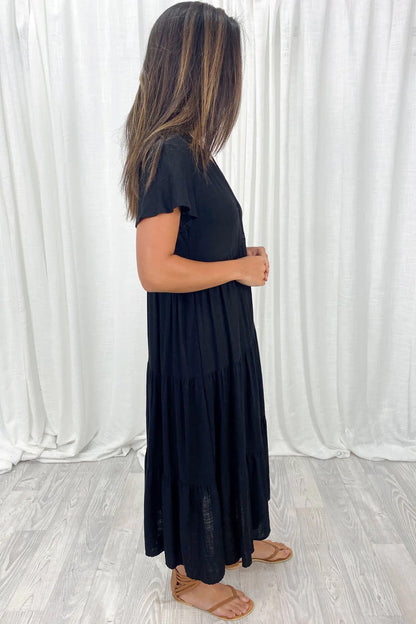 Effortlessly Elegant Dress with a Timeless Design