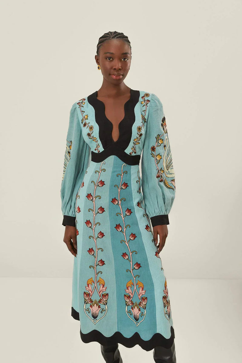 Well Tailored Dress with a Graceful Silhouette