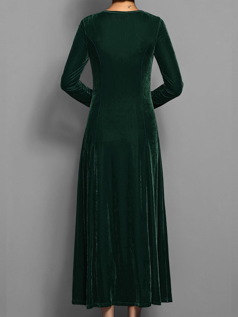 Well Tailored Dress with a Graceful Silhouette