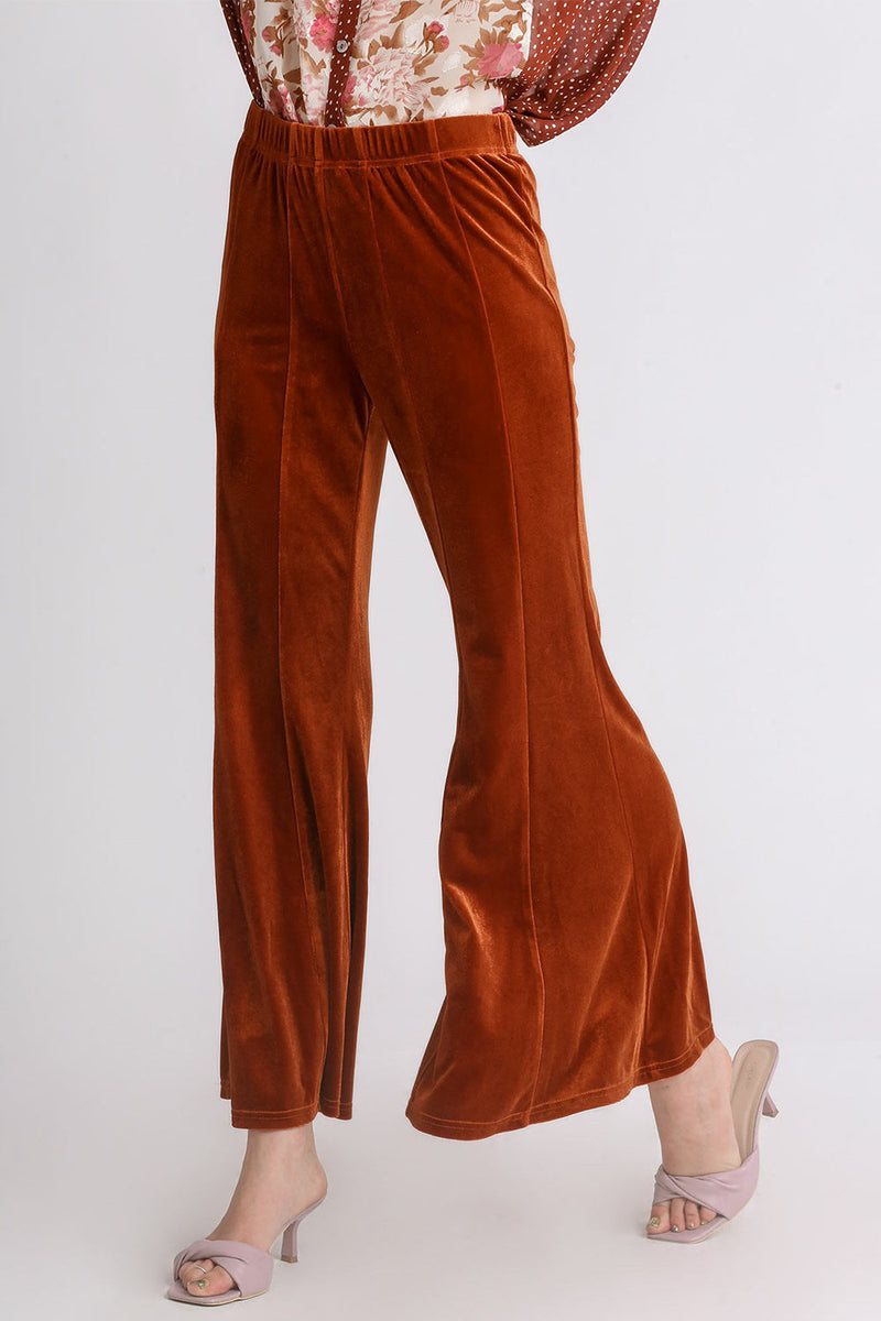 Well Tailored Trousers with a Graceful Silhouette