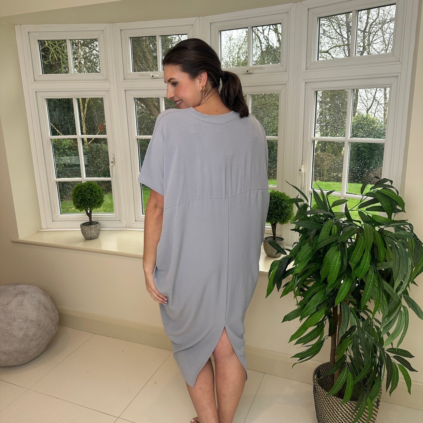 Well Tailored Dress with a Graceful Silhouette