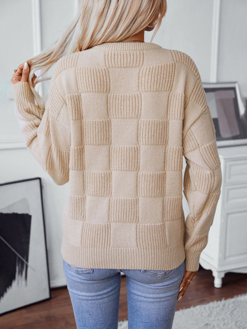 Effortlessly Elegant Sweater with a Timeless Design