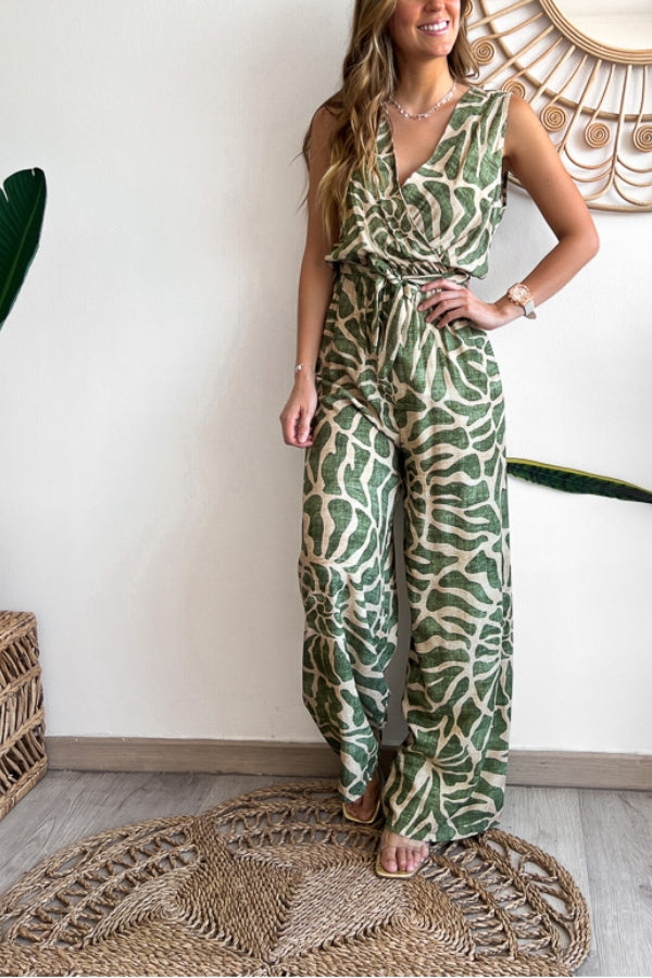 Gracefully Styled Garment for Any Occasion