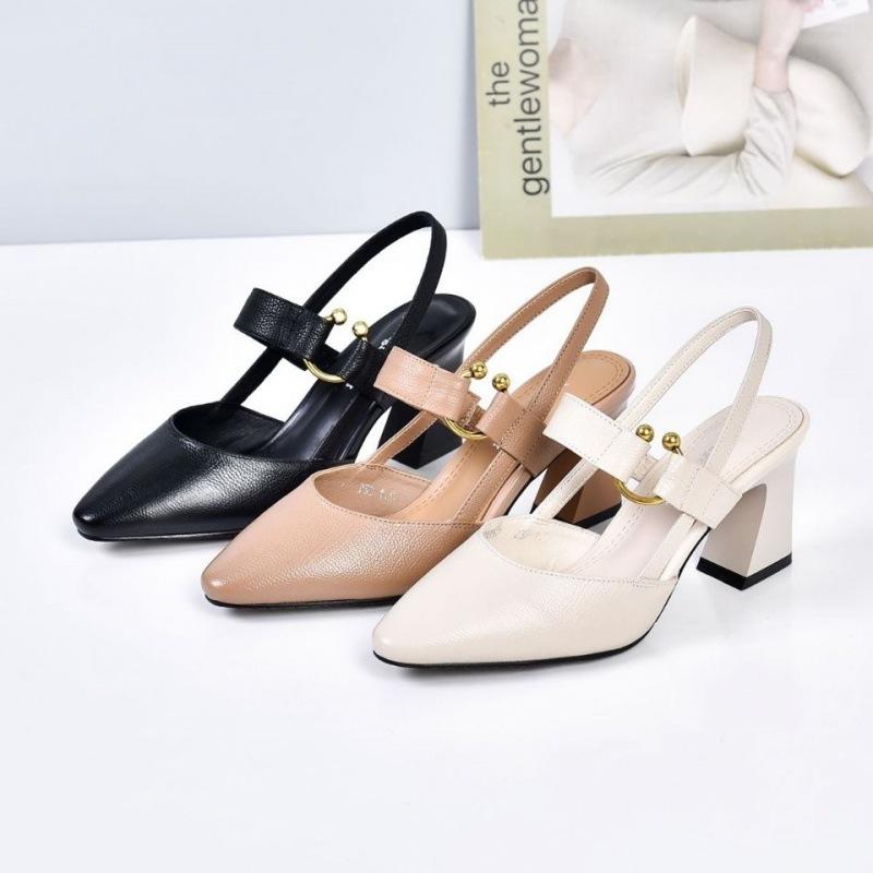 Gracefully Styled Garment for Any Occasion