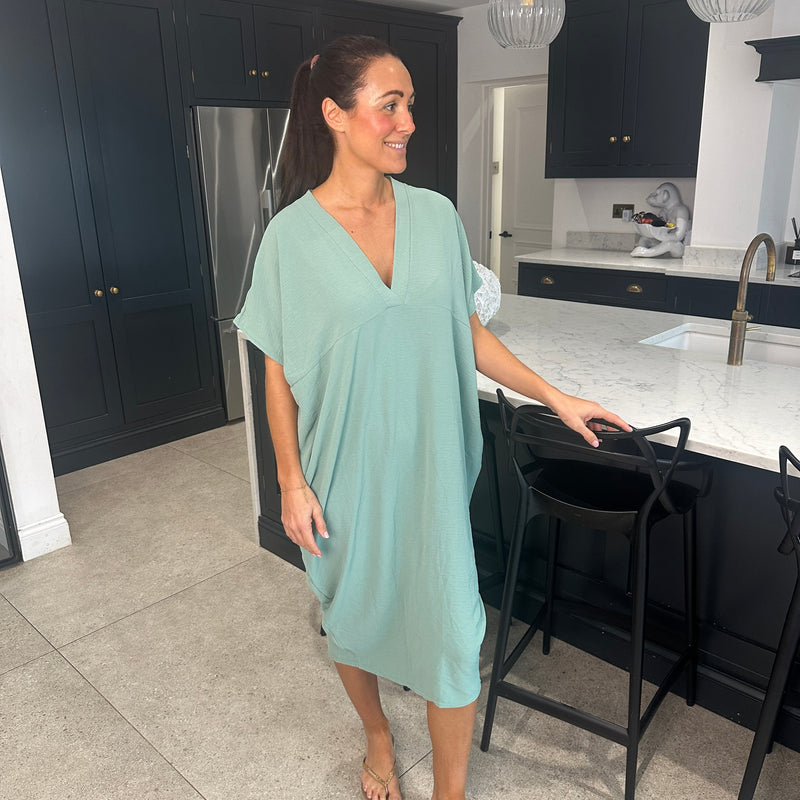 Well Tailored Dress with a Graceful Silhouette