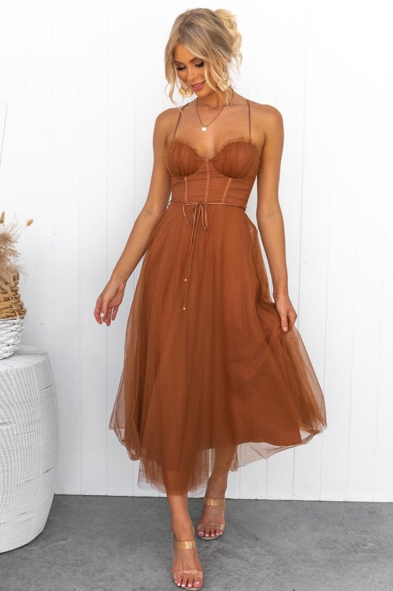 Well Tailored Dress with a Graceful Silhouette