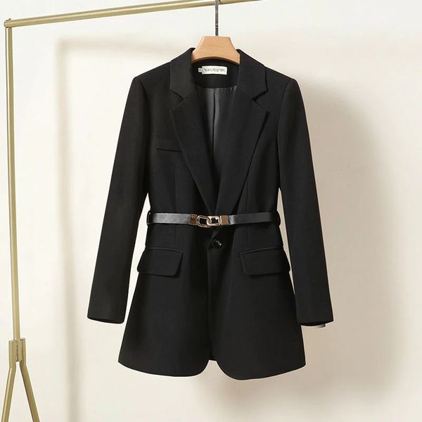 Well Tailored Garment with a Graceful Silhouette