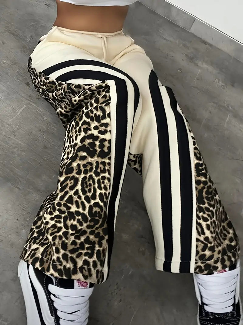 Elegantly Styled Trousers for Everyday Wear