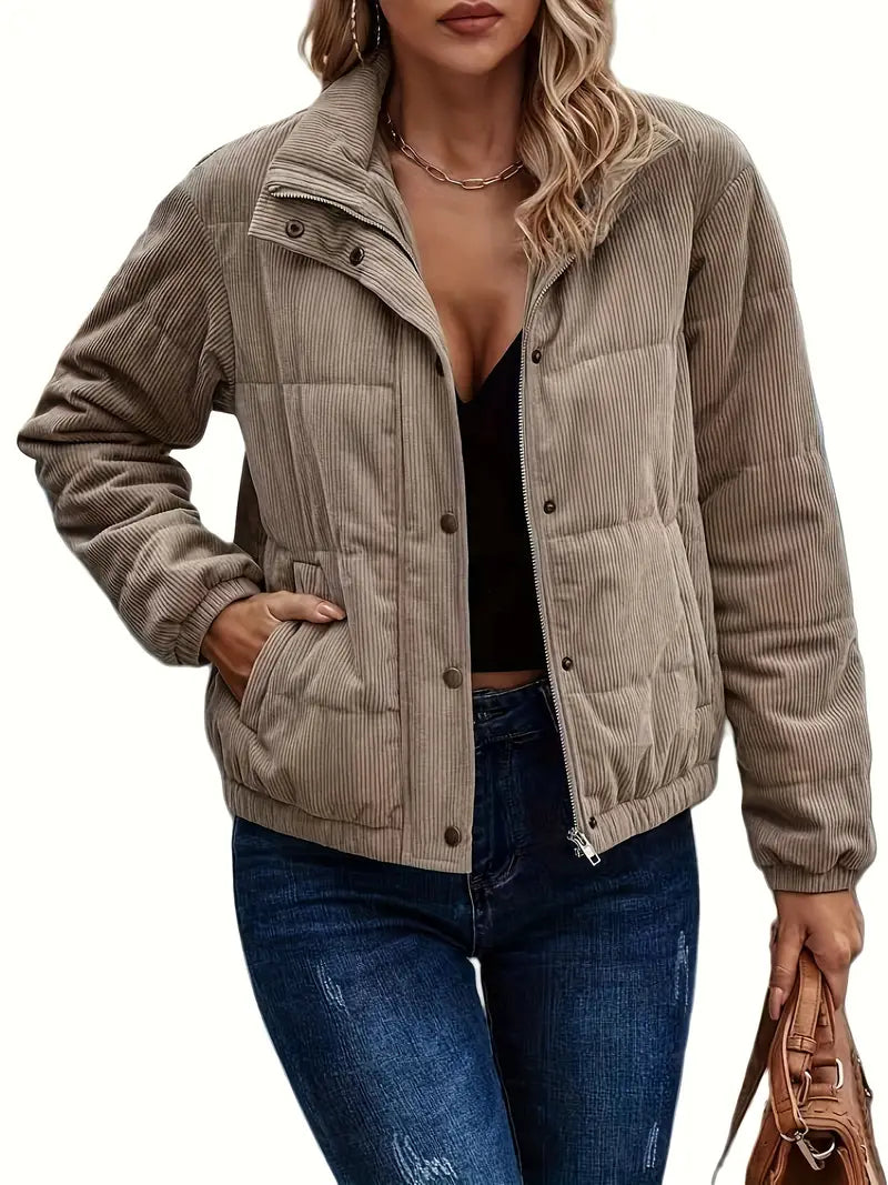 Effortlessly Elegant Jacket with a Timeless Design
