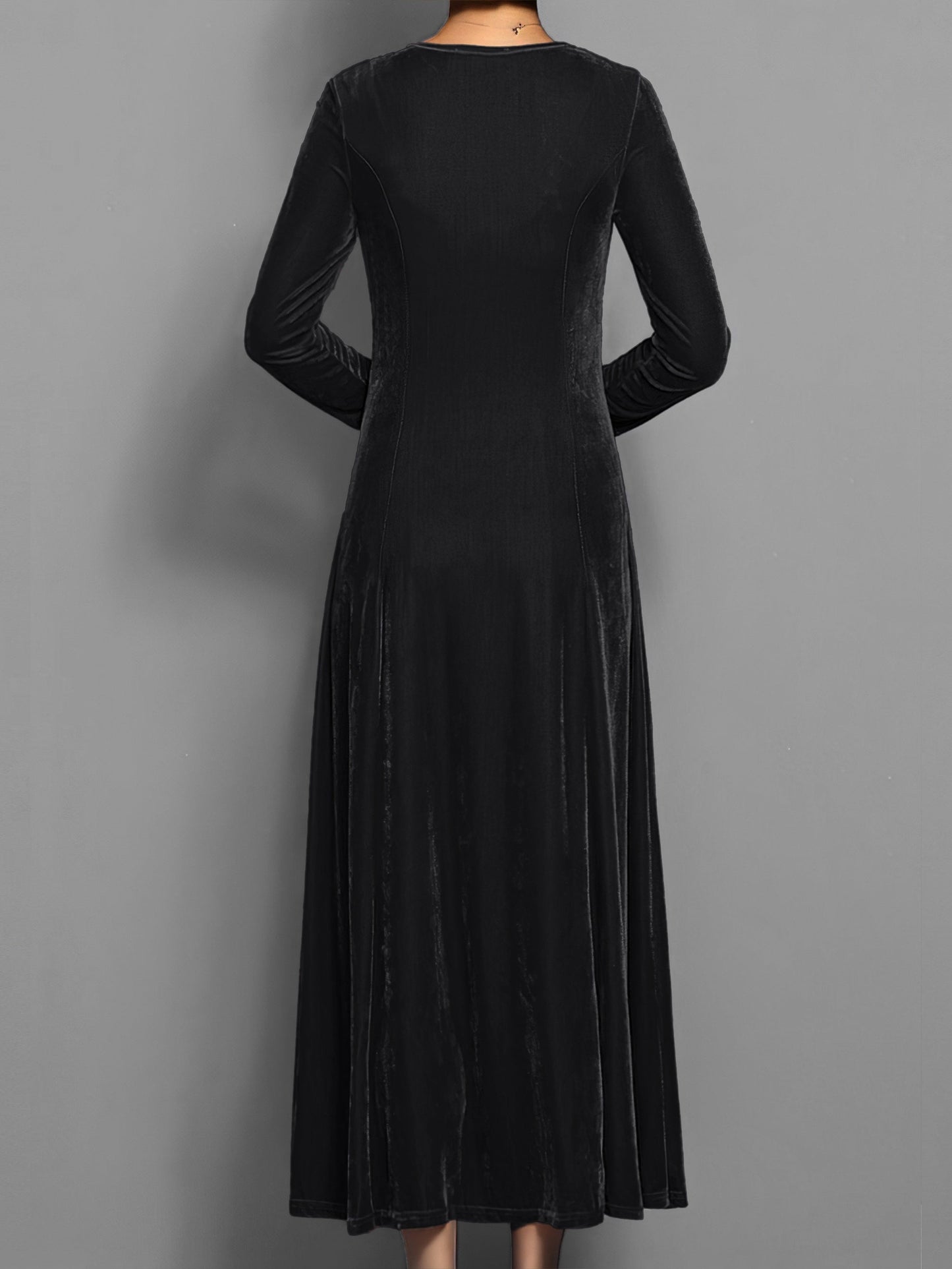 Well Tailored Dress with a Graceful Silhouette