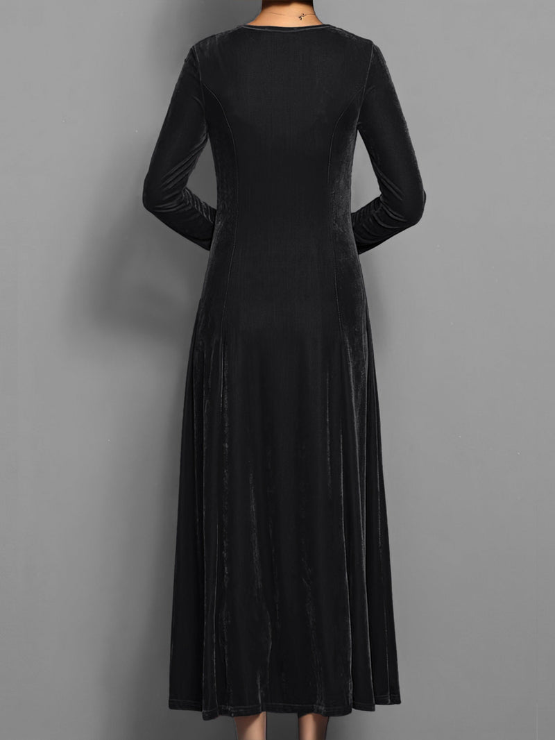 Well Tailored Dress with a Graceful Silhouette