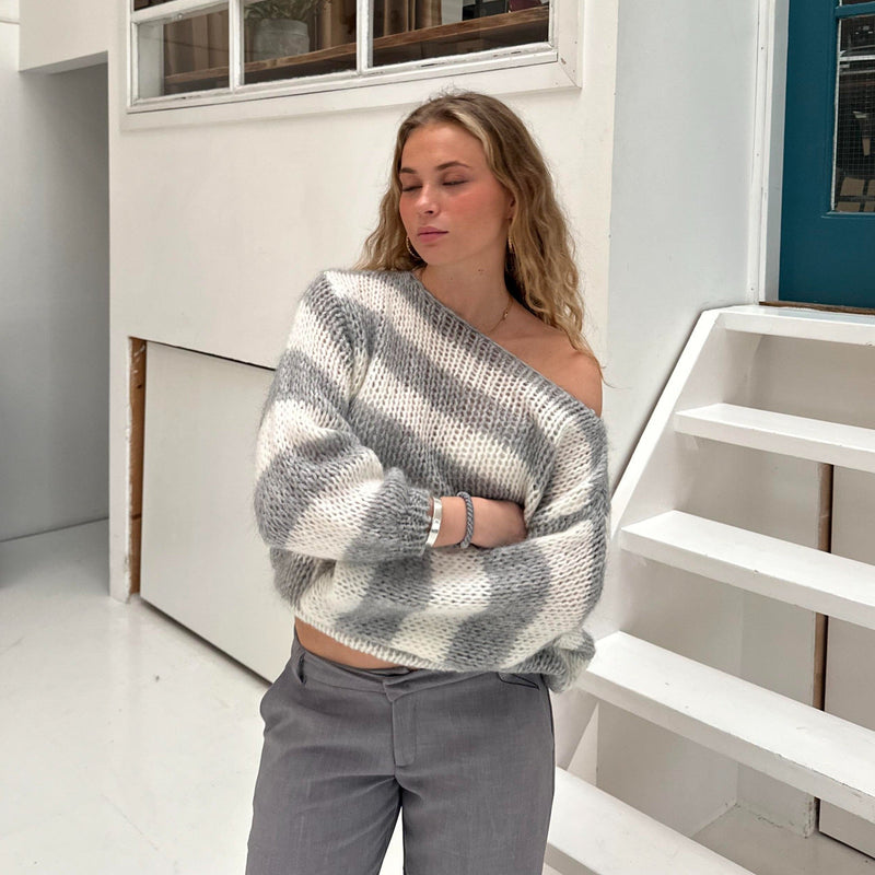 Effortlessly Elegant Garment with a Timeless Design
